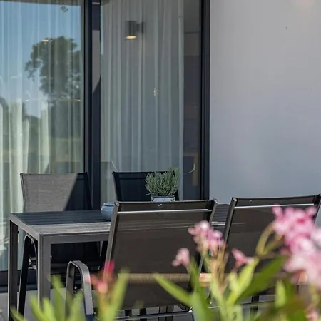 Villa Ambri In - Haus Fuer 4-5 Personen Trget