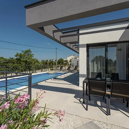 Villa Ambri In - Haus Fuer 4-5 Personen *