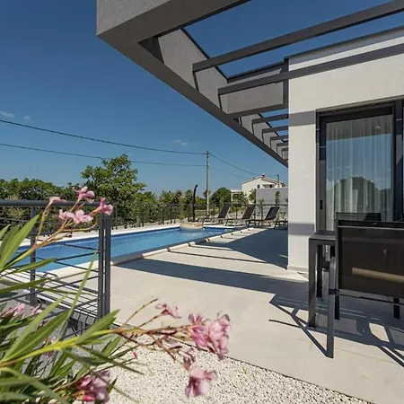 Villa Ambri In - Haus Fuer 4-5 Personen
