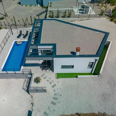 Βίλα Ambri In - Haus Fuer 4-5 Personen Trget